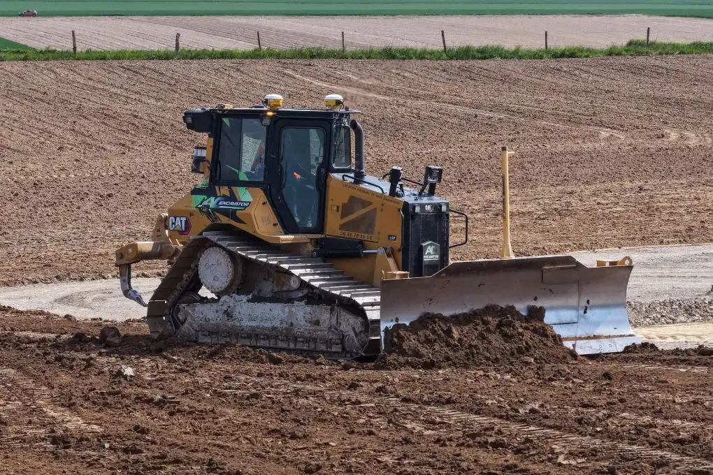 bulldozer ac excavator 1020 x 680